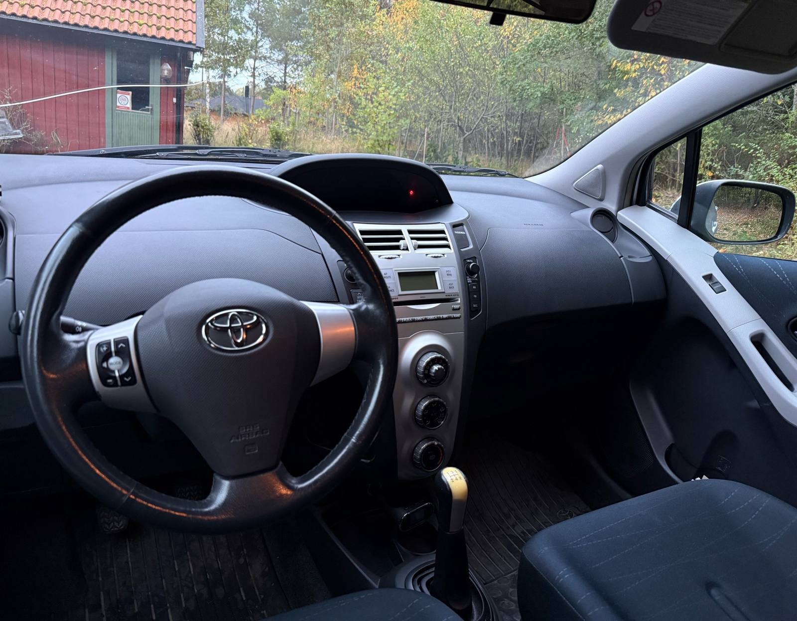 Toyota Yaris 5-dörrar 1.0 VVT-i Manuell 2006, bild 6/8
