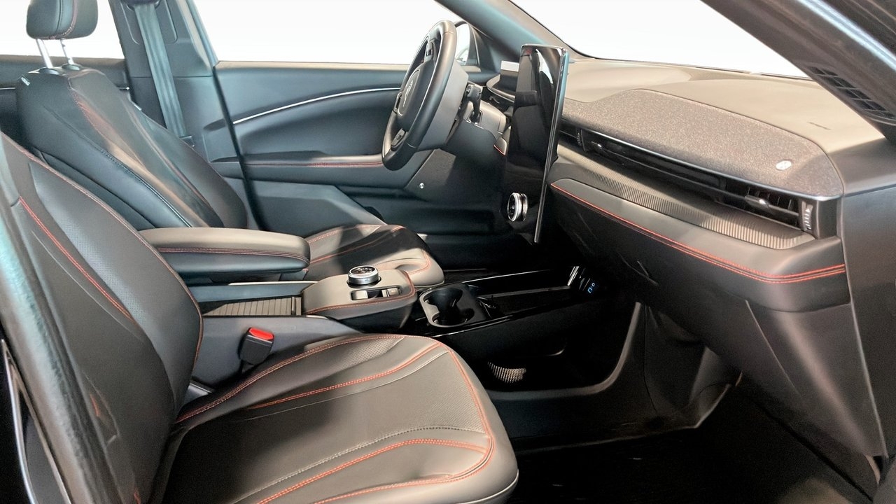 Ford Mustang Mach-E Extended Range 2022, photo 3/10