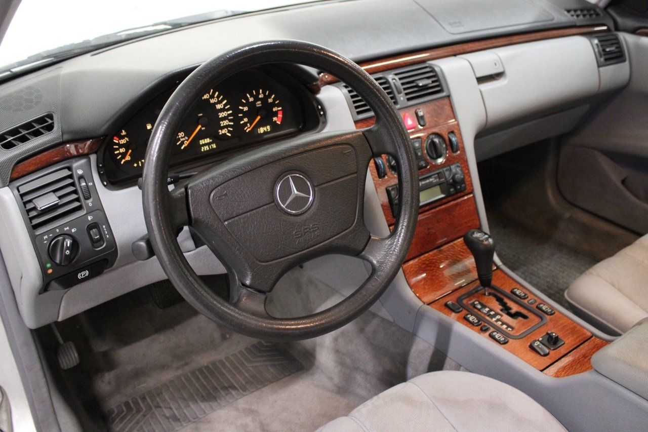 Mercedes-Benz E 200 Automatisk 1999, kuva 5/9