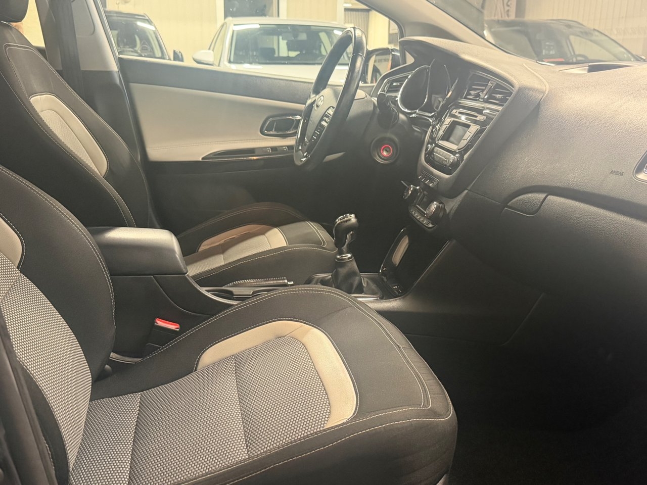 Kia Ceed cee'd_sw 1.6 GDI 2016, bild 5/10