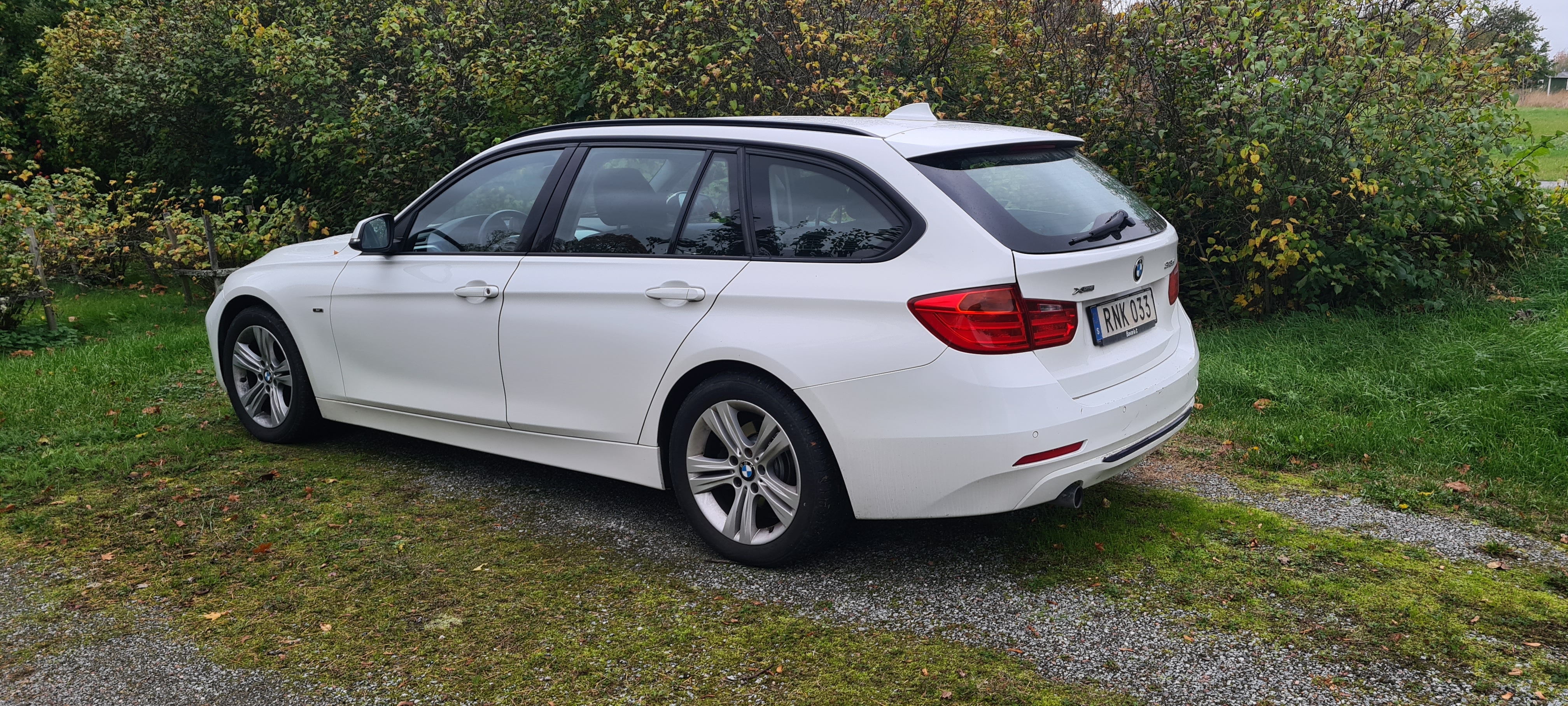 BMW 318 d Xdrive Touring Sport 2015, bild 2/3