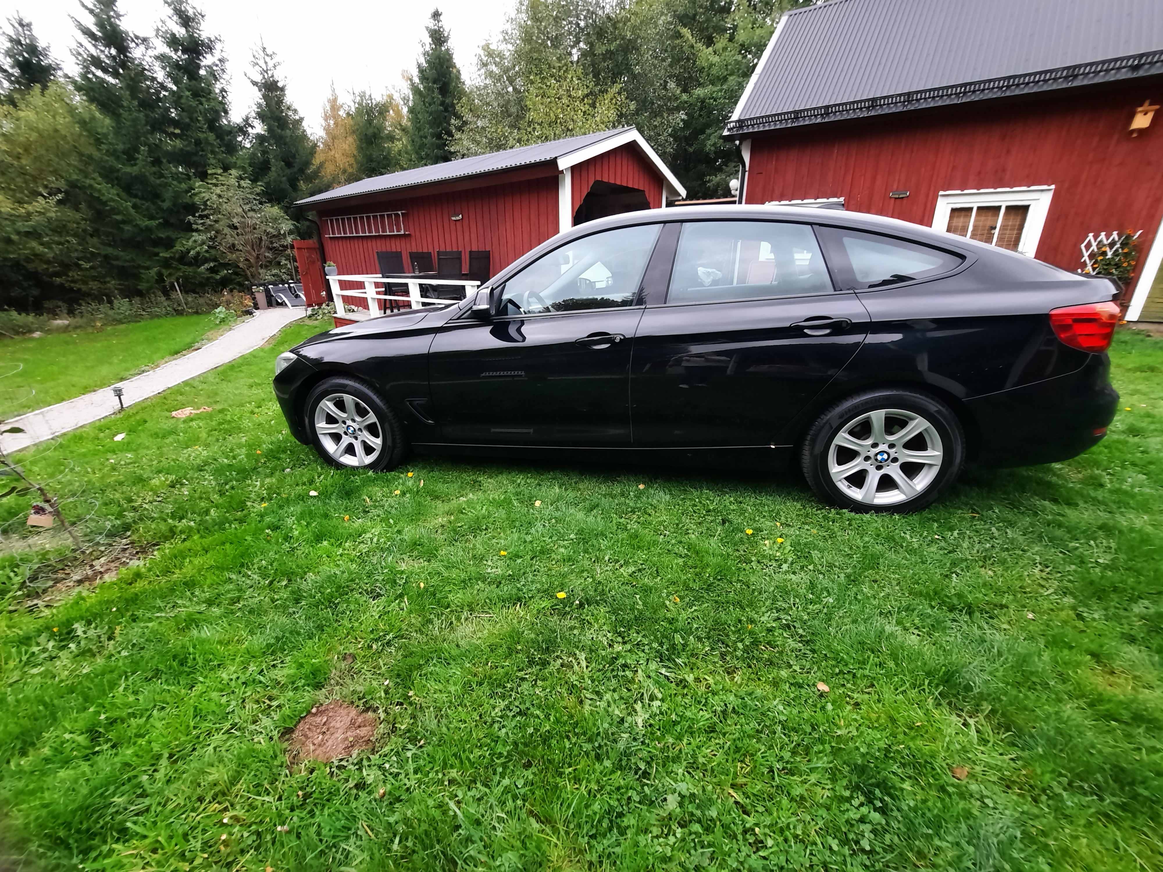 BMW 320 d Gran Turismo Manuell 2016, kuva 2/10