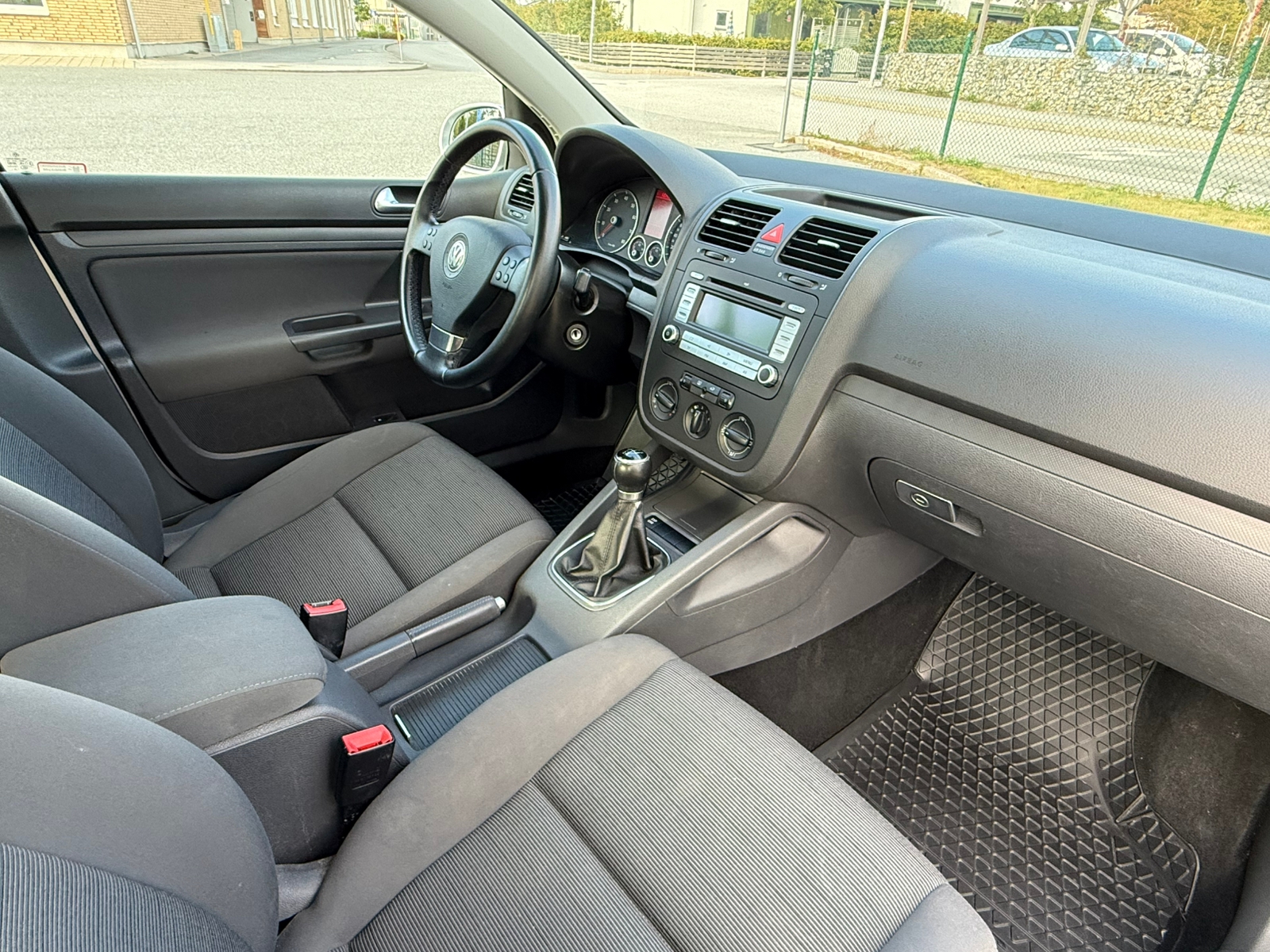 Volkswagen Golf V 5-dörrar 1.6 Manuell 2008, photo 7/8