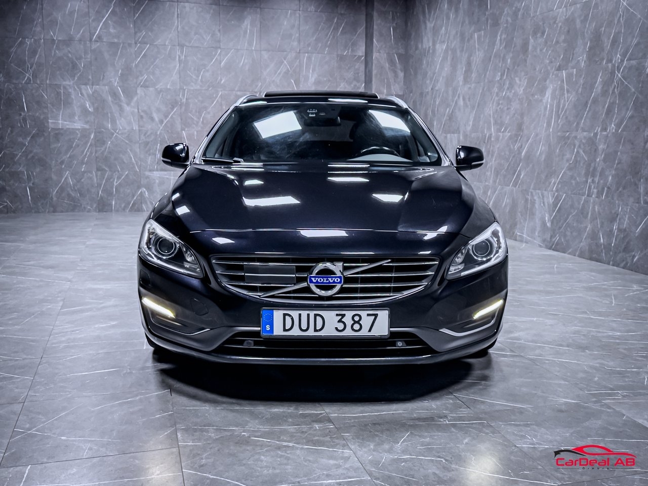 Volvo V60 2015, photo 2/10