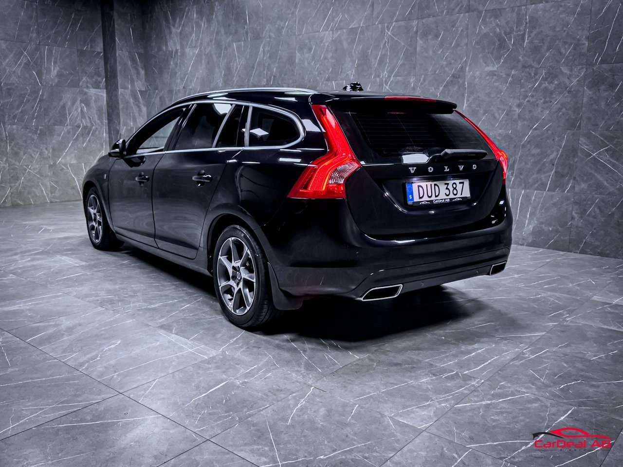 Volvo V60 2015, photo 5/10