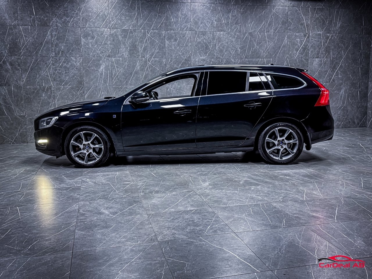 Volvo V60 2015, photo 4/10