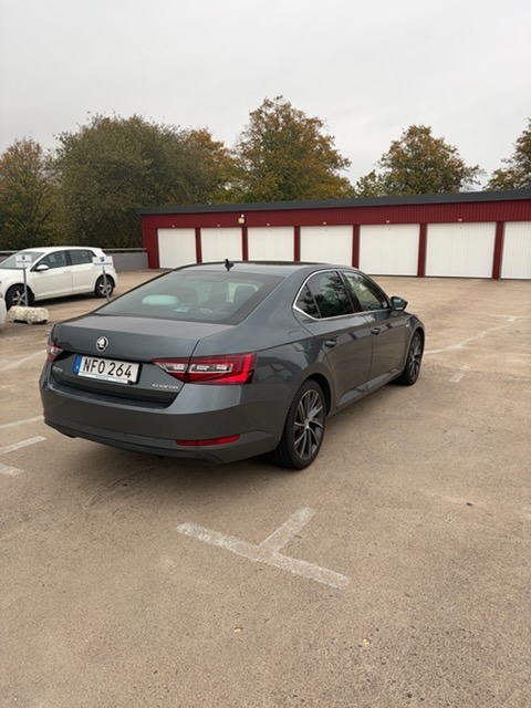 Skoda Superb 2.0 TDI SCR DSG Sekventiell 2016, photo 4/4