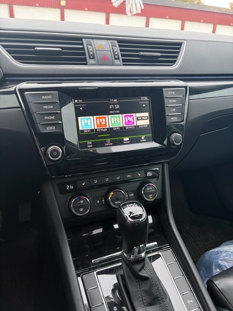 Skoda Superb 2.0 TDI SCR DSG Sekventiell 2016, photo 3/4