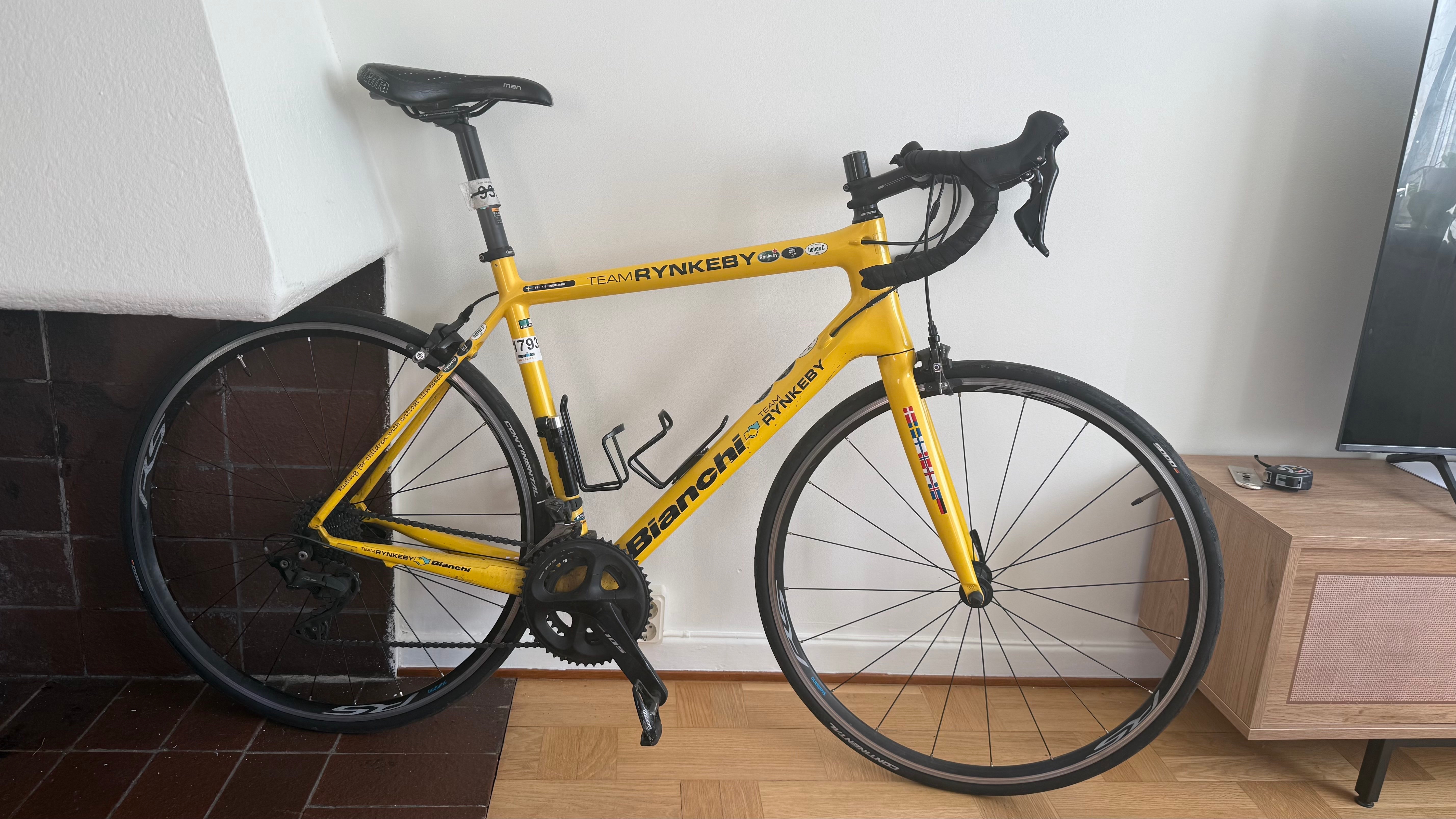 Bianchi kolfiber landsvägscykel 57 cm 28"
