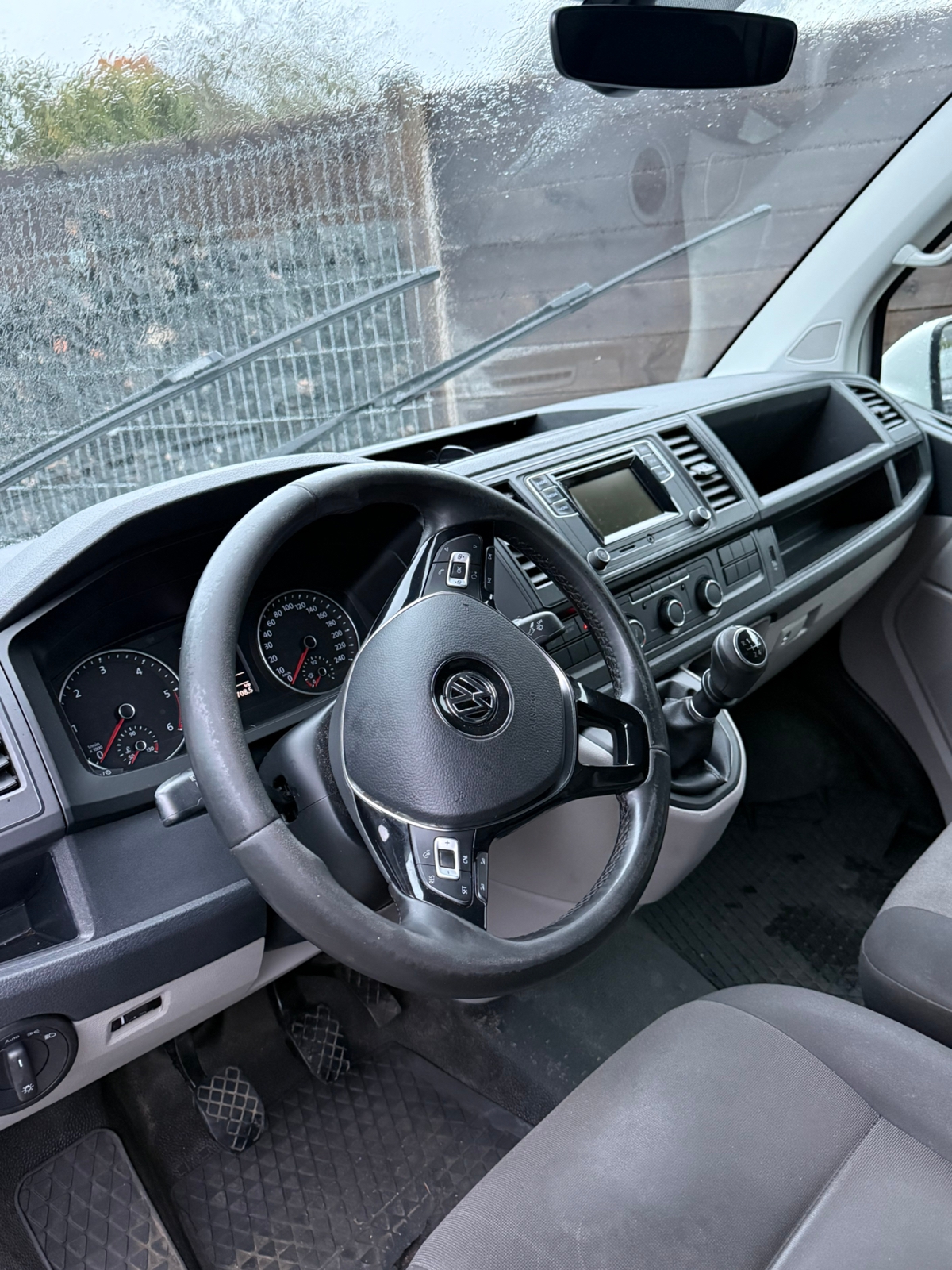 Volkswagen Transporter 2018, bild 2/6