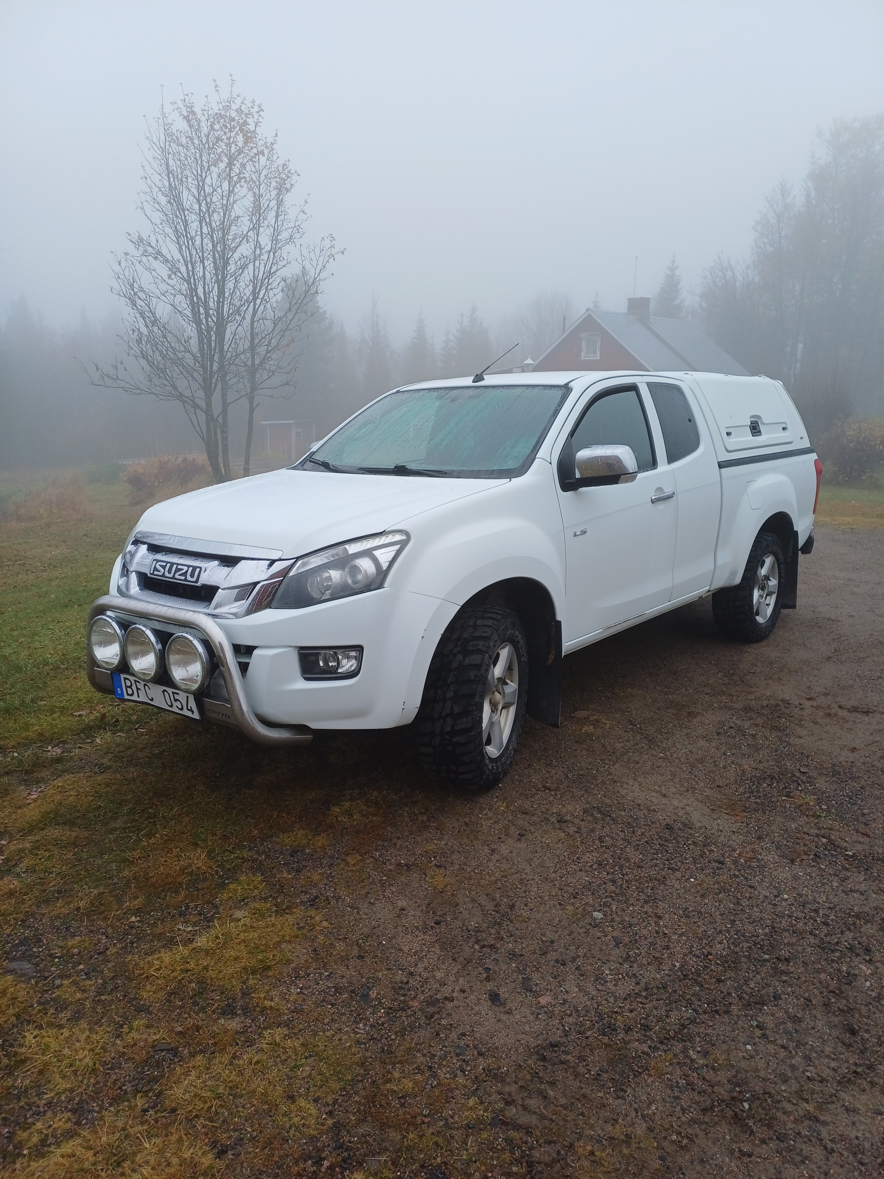 Isuzu D-max Space Cab 2.5 4WD Manuell 2012, kuva 3/8
