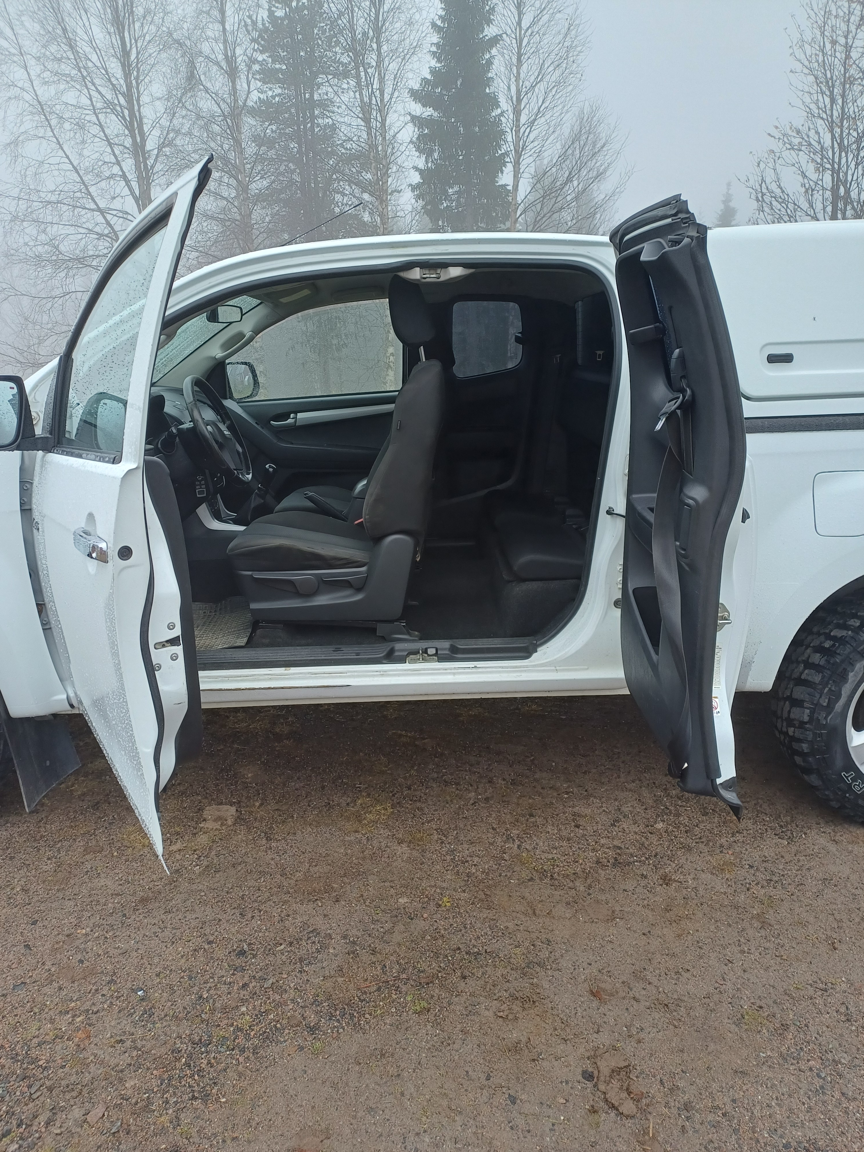 Isuzu D-max Space Cab 2.5 4WD Manuell 2012, kuva 6/8