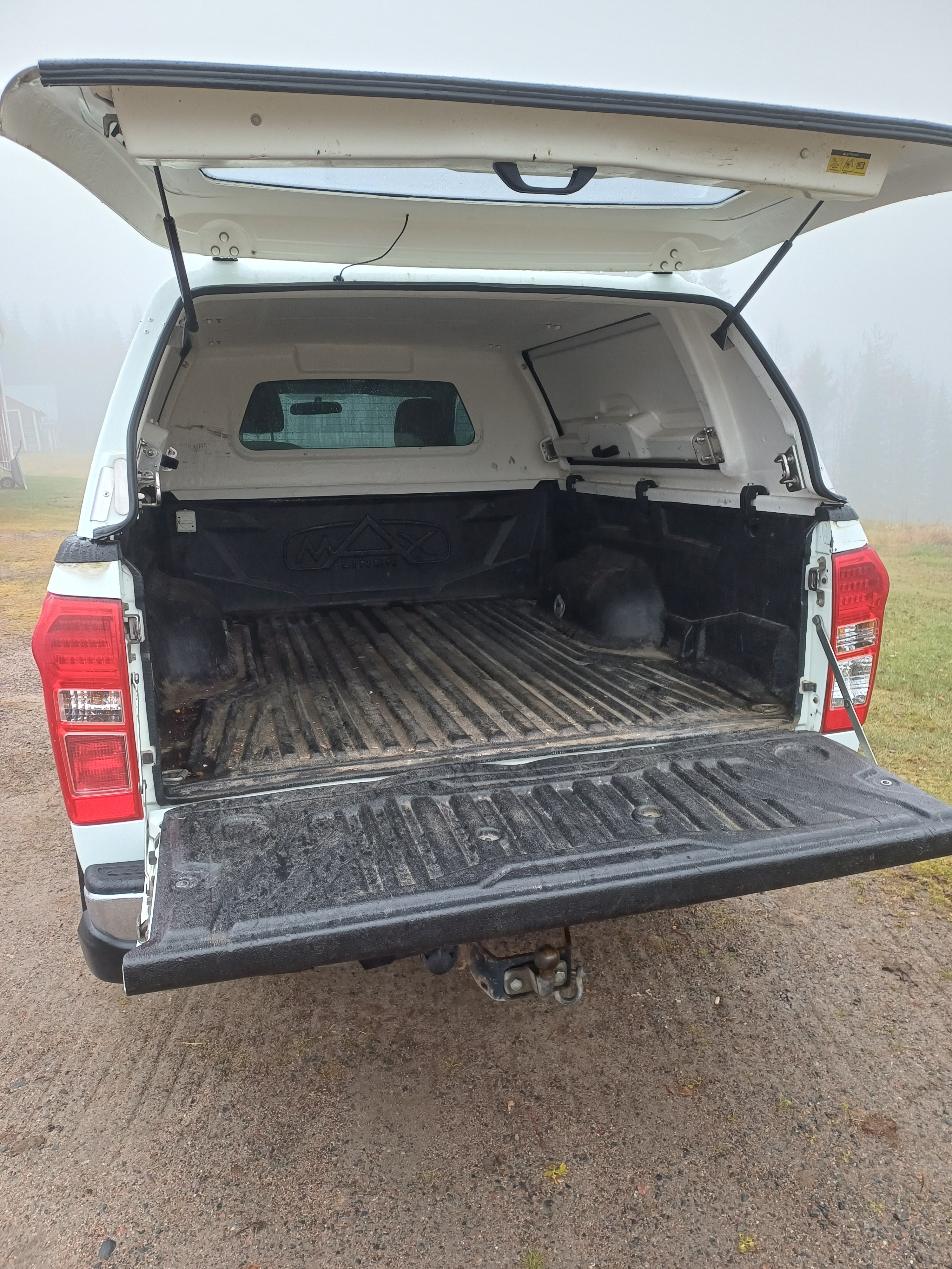 Isuzu D-max Space Cab 2.5 4WD Manuell 2012, kuva 4/8