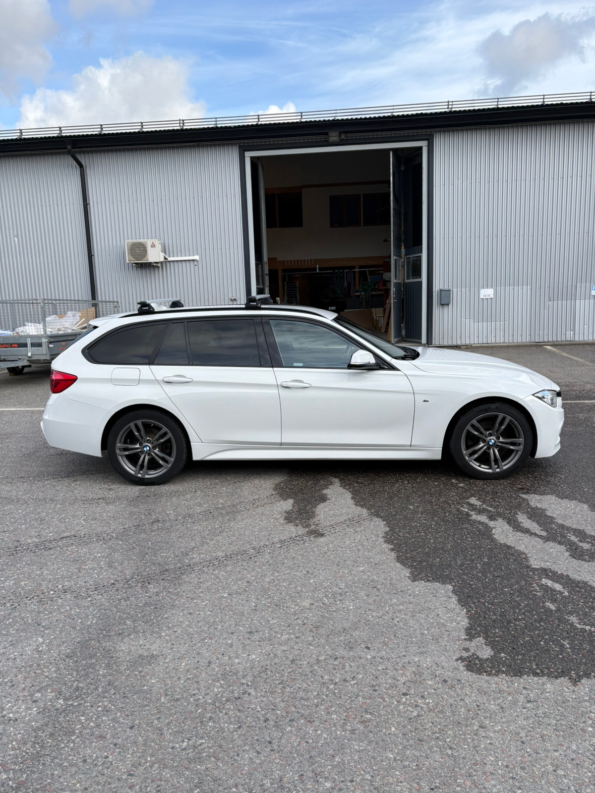 BMW 320 d xDrive Touring Steptronic 2017, bild 3/9