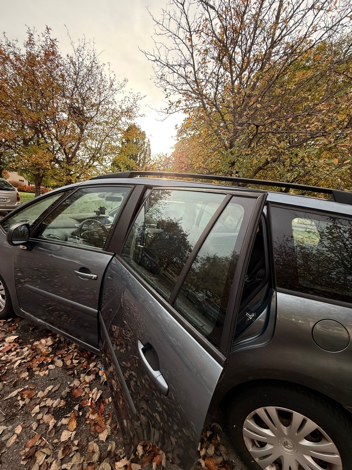 Citroen Grand C4 Picasso 1.6 HDiF EGS 2008, kuva 5/7