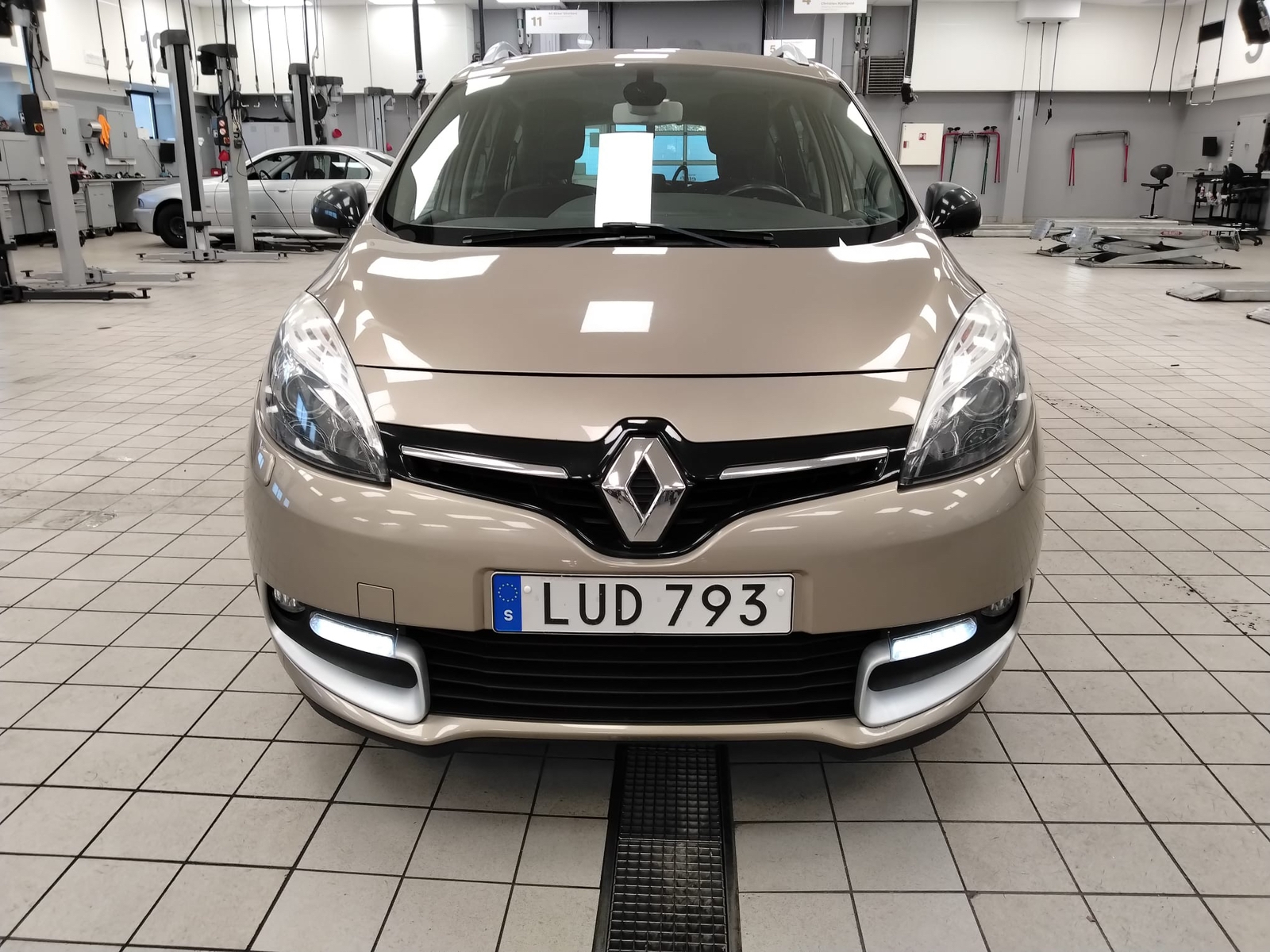 Renault Grand Scenic III 1.5 dCi DCT 2015, photo 3/10