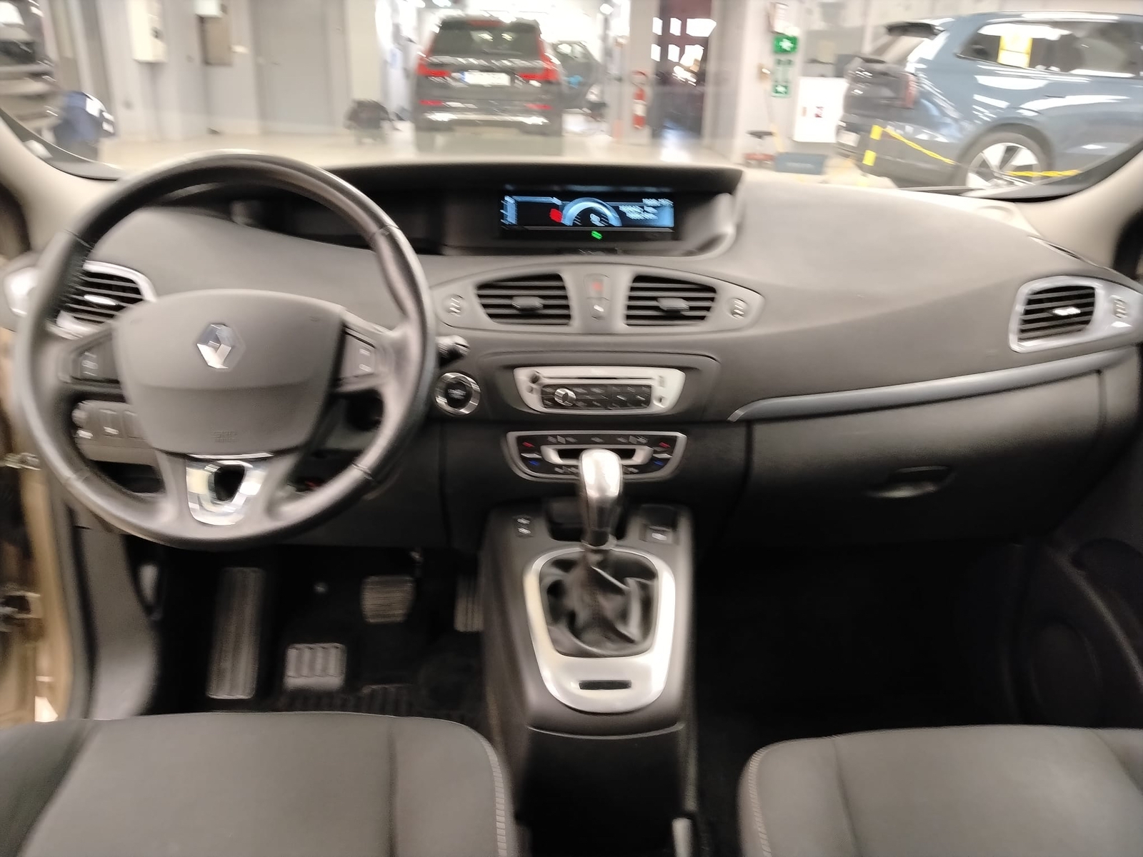 Renault Grand Scenic III 1.5 dCi DCT 2015, photo 6/10