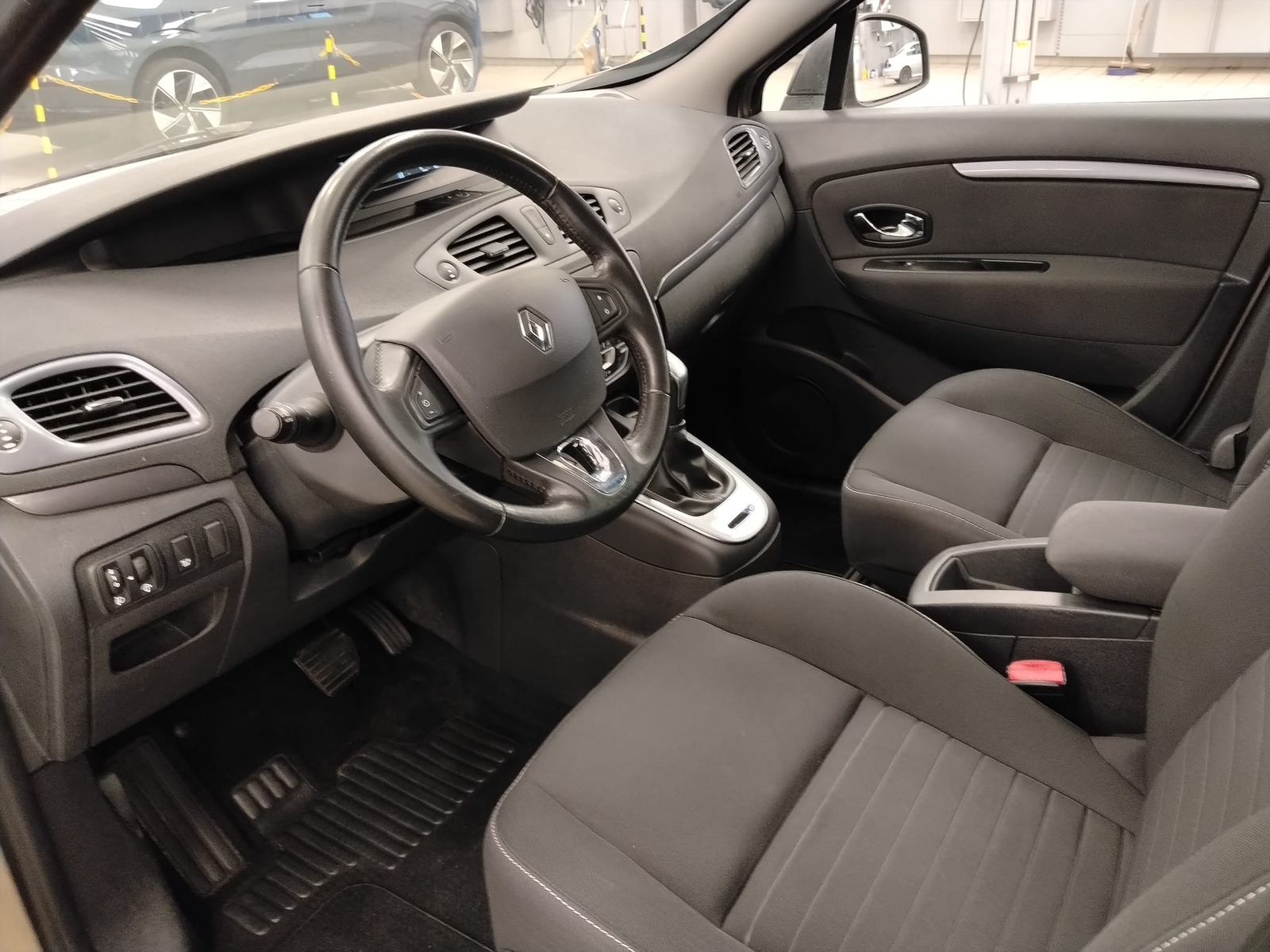 Renault Grand Scenic III 1.5 dCi DCT 2015, photo 5/10