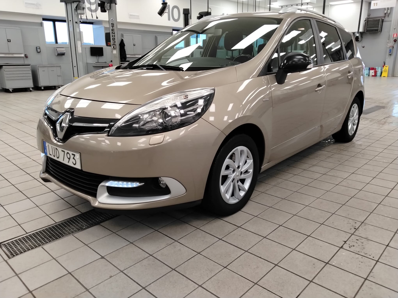 Renault Grand Scenic III 1.5 dCi DCT 2015, photo 2/10