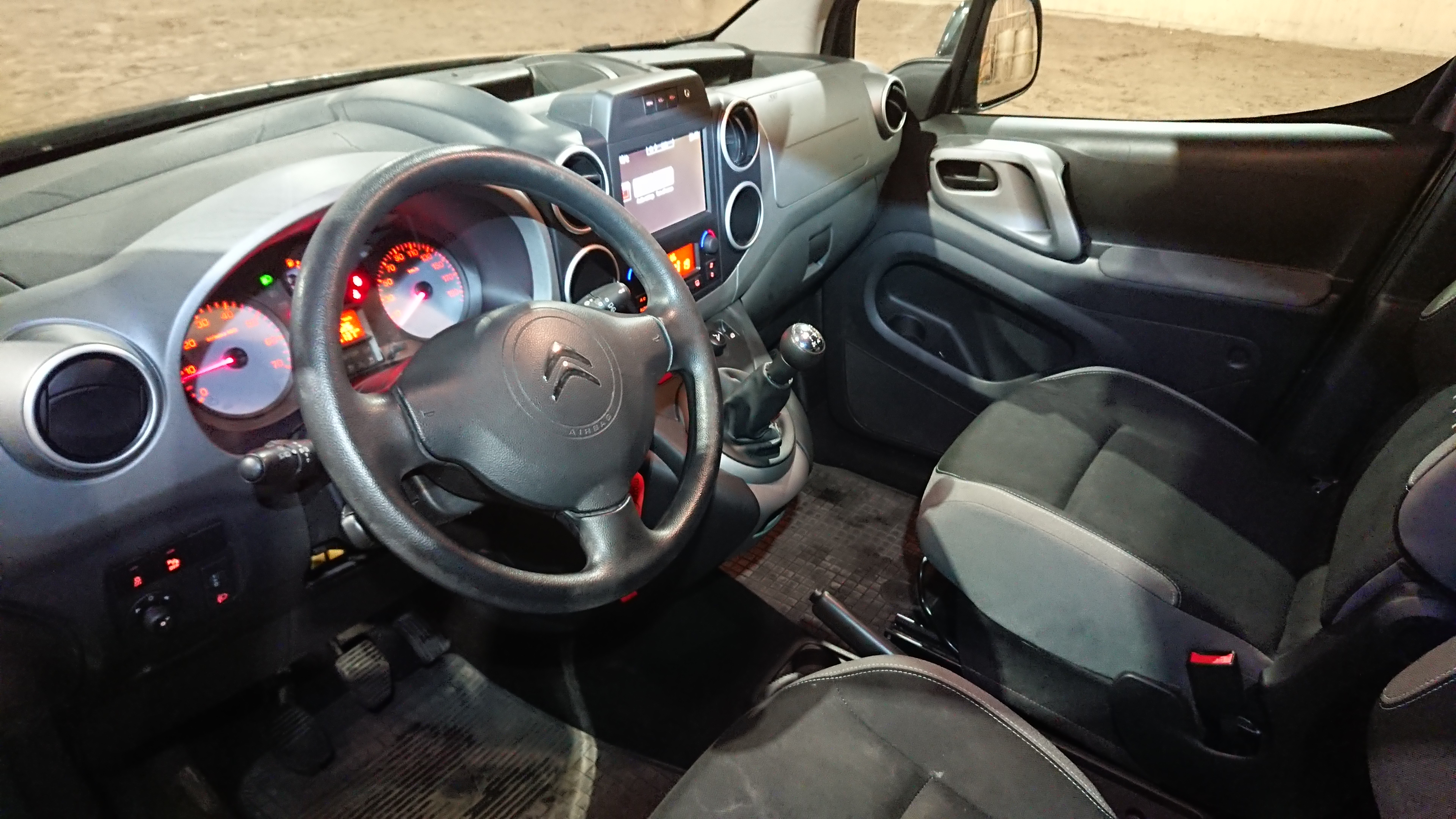 Citroen Berlingo 2015, bild 2/8