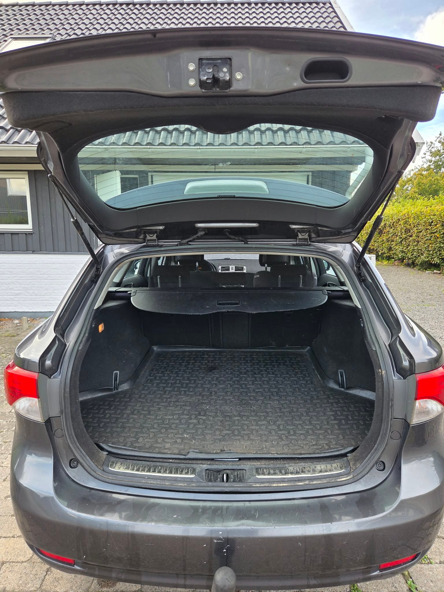 Toyota Avensis Kombi 2.0 D-4D Manuell 2012, photo 7/10