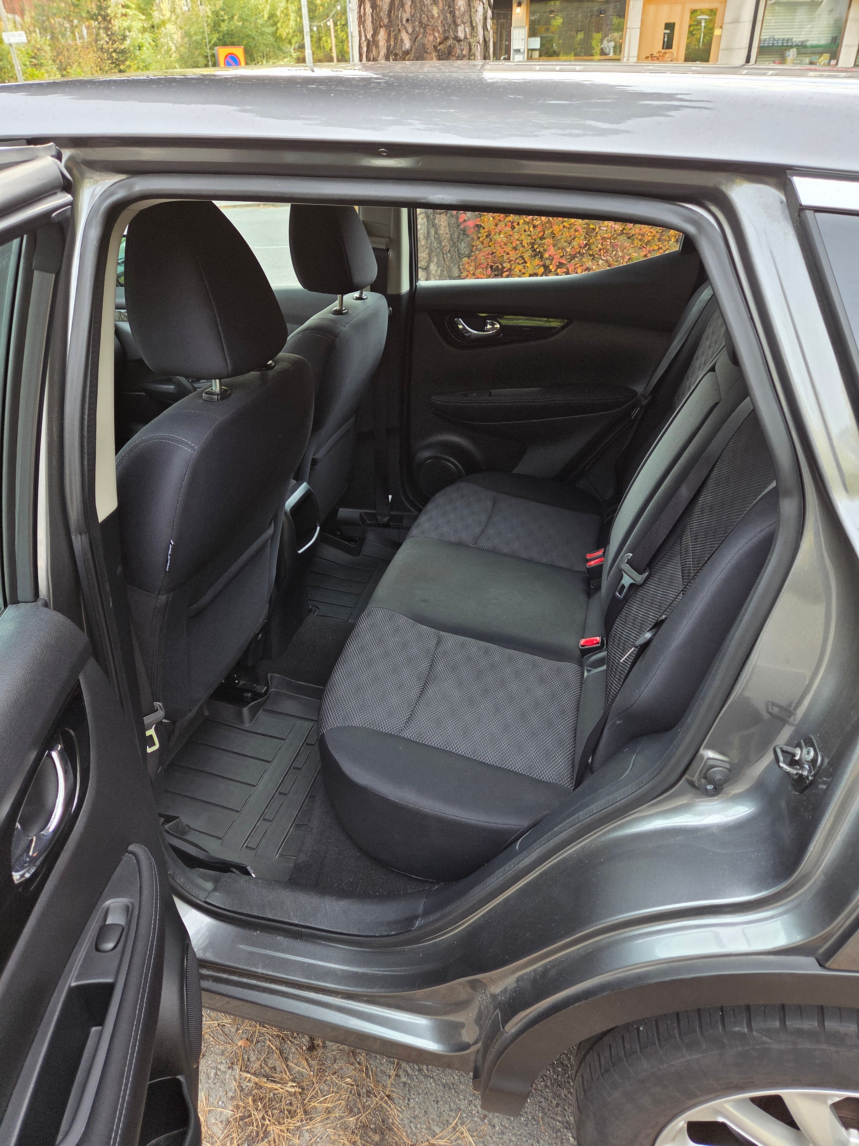 Nissan Qashqai 1.2 DIG-T XTRONIC-CVT 2017, photo 7/10