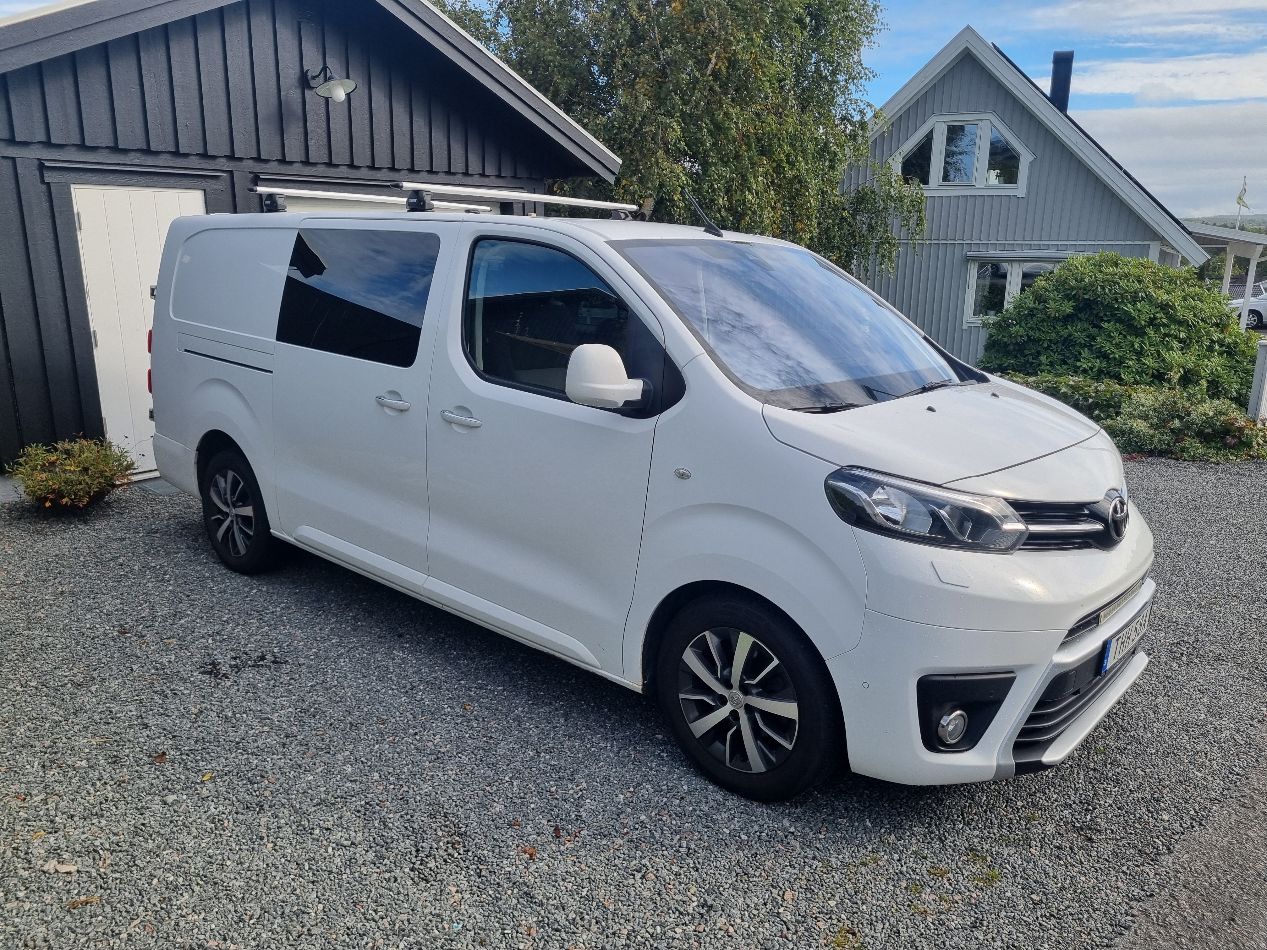 Toyota Proace 2.0 D-4D Automatisk 2019, bild 2/7