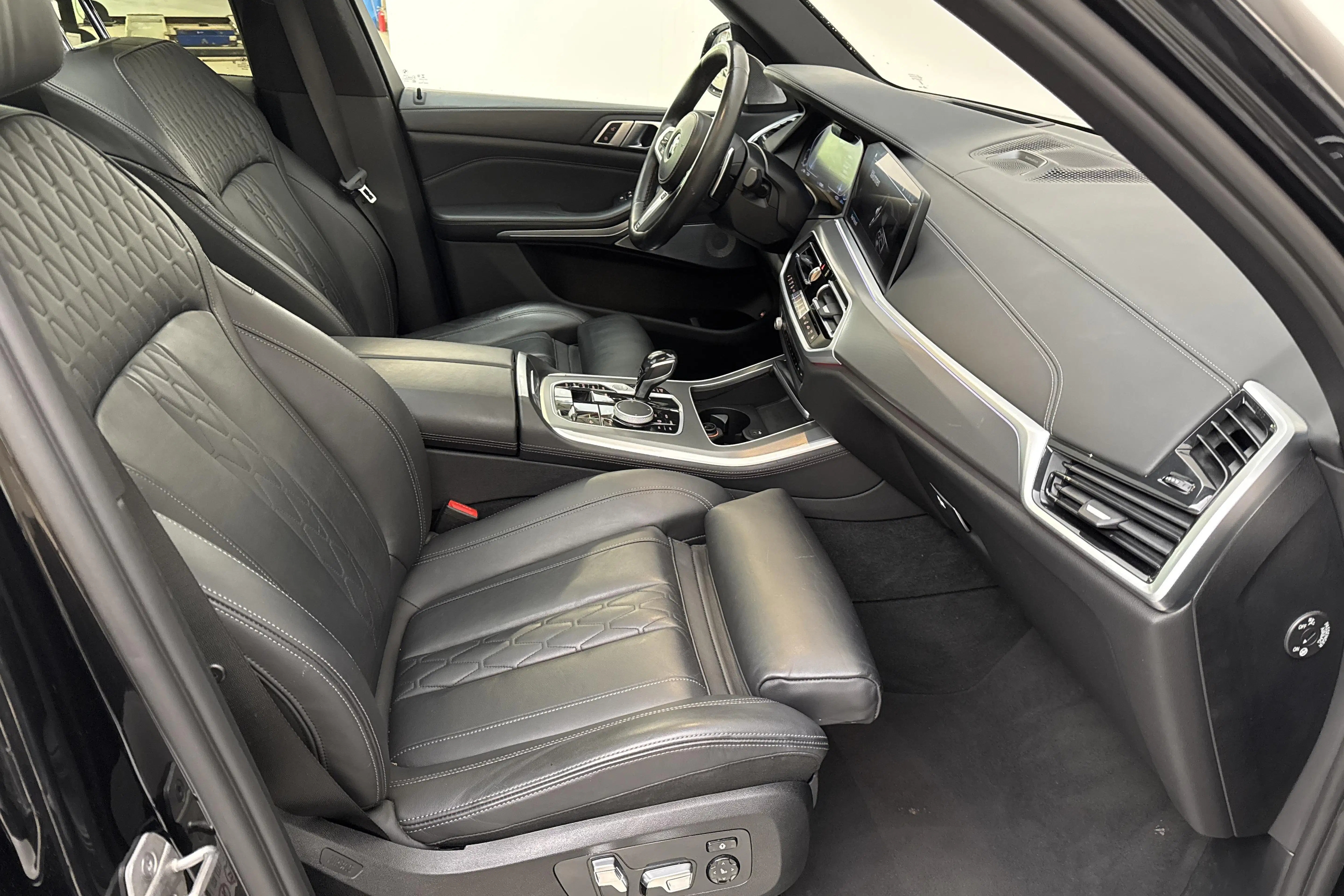 BMW X5 45e M-Sport 2021, photo 6/10