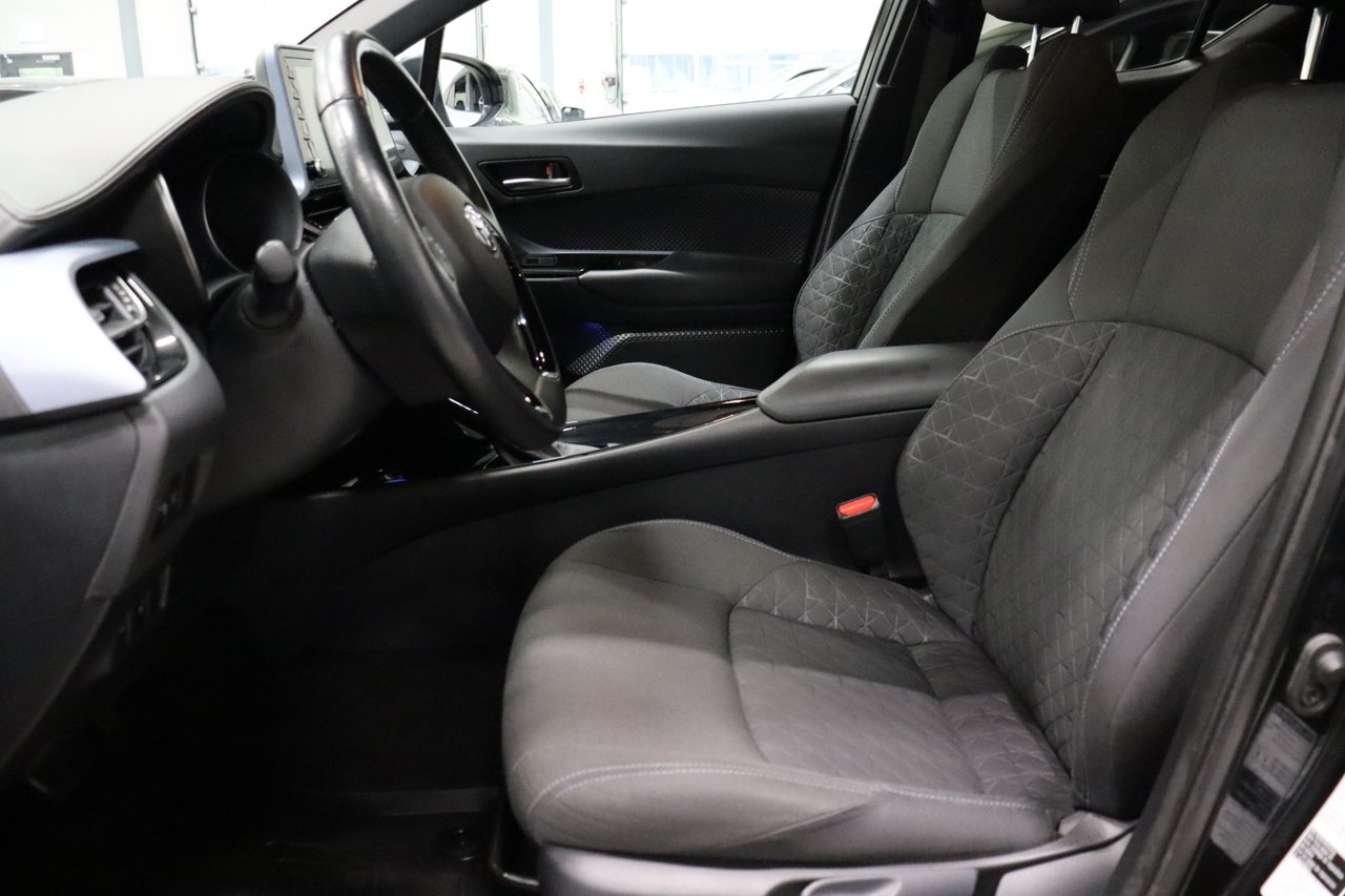 Toyota C-HR 2020, photo 7/10