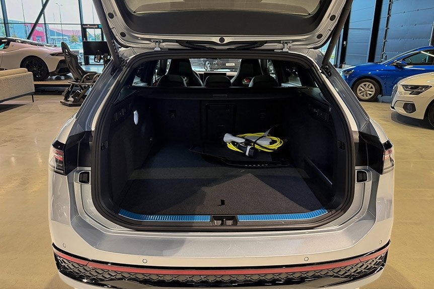 Volkswagen Passat Kombi eHybrid R-Line 2025, bild 6/9