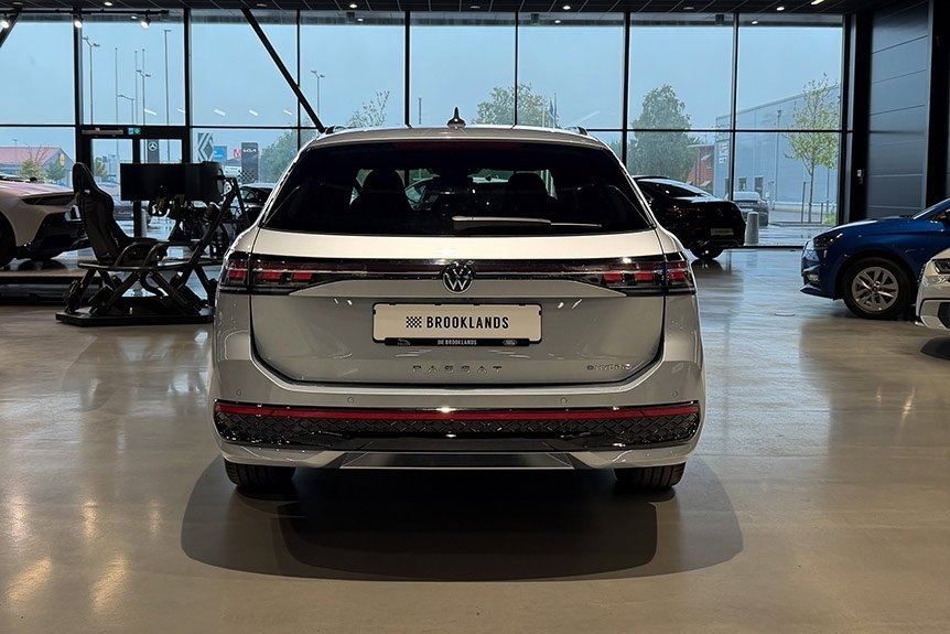 Volkswagen Passat Kombi eHybrid R-Line 2025, bild 3/9