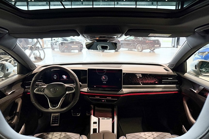 Volkswagen Passat Kombi eHybrid R-Line 2025, bild 7/9