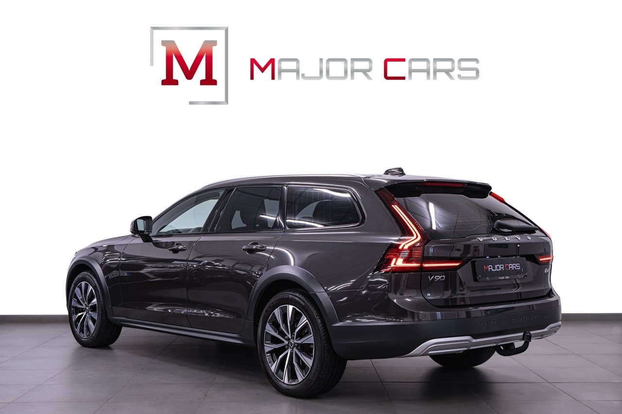 Volvo V90 Cross Country 2021, photo 4/10