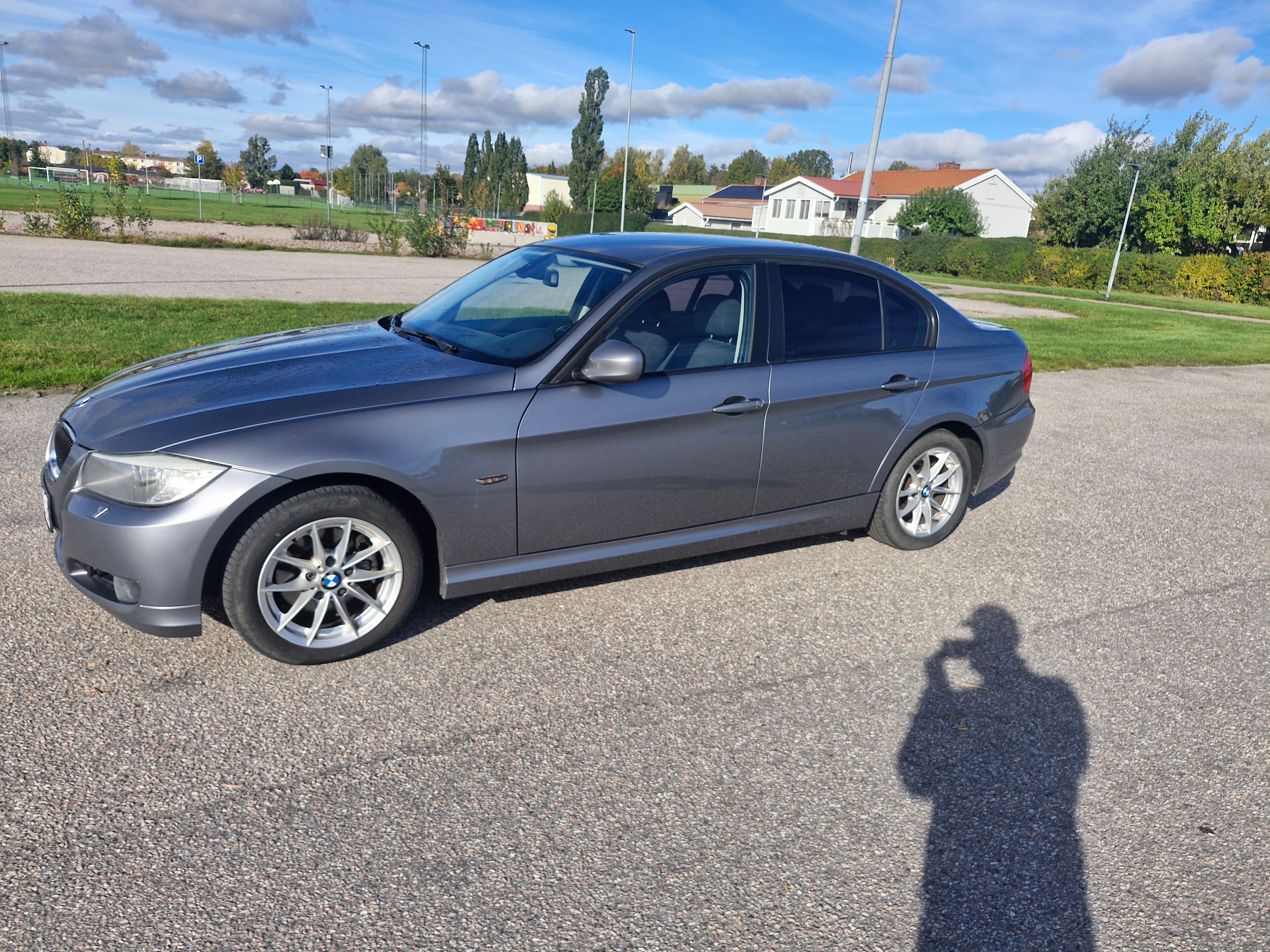 BMW 318 d Sedan Manuell 2011, bild 2/8