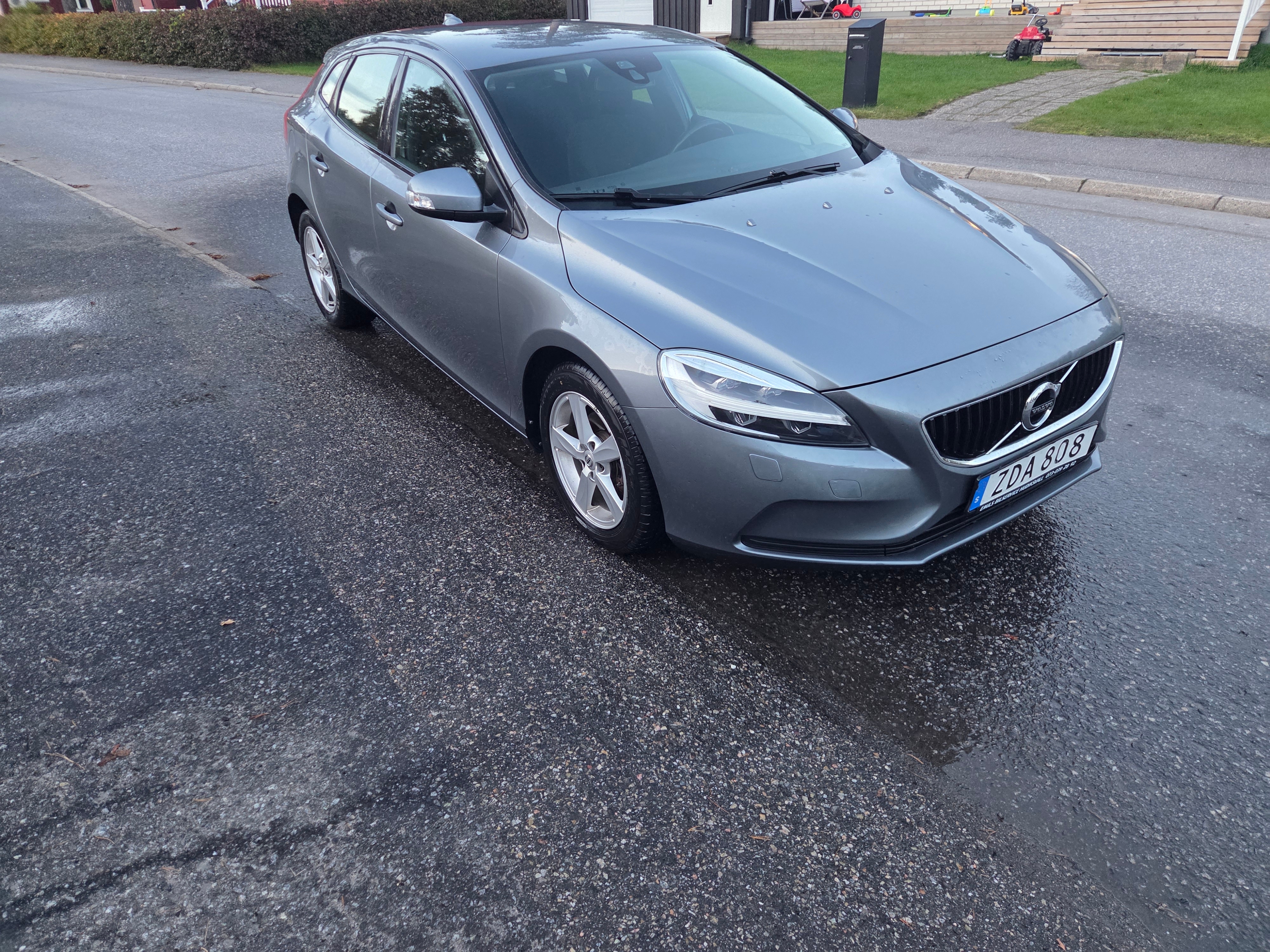 Volvo V40 D2 Manuell 2018, bild 2/3