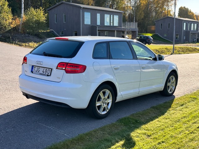 Audi A3 Sportback 1.6 TDI Manuell 2011, bild 3/5