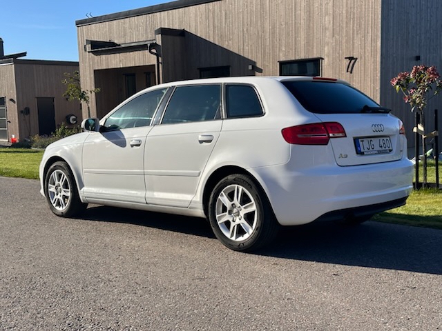 Audi A3 Sportback 1.6 TDI Manuell 2011, bild 2/5