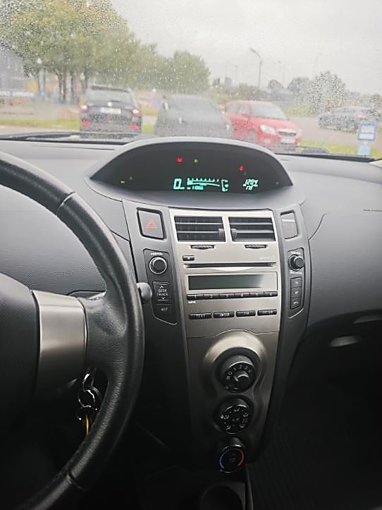 Toyota Yaris 2009, bild 2/6