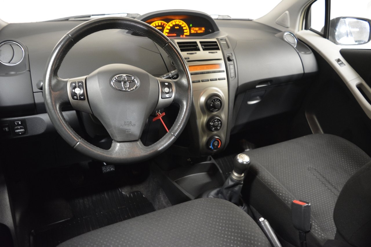 Toyota Yaris 1.0 2011, bild 7/10
