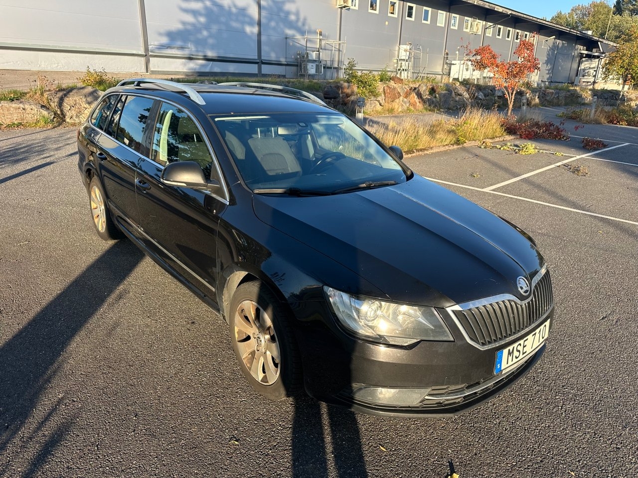 Skoda Superb 2.0 TDI Ambition 2015, kuva 3/9