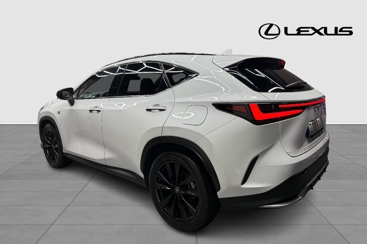 Lexus NX 450h+ F SPORT S DRAG V-HJUL 2025, bild 2/10