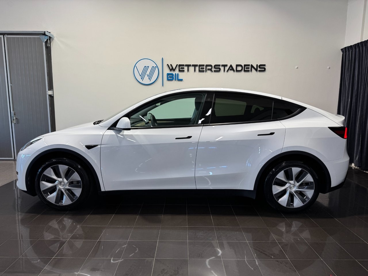 Tesla Model Y 2023, bild 2/10