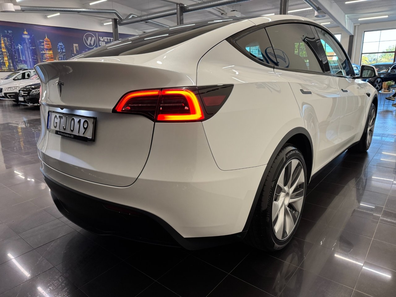 Tesla Model Y 2023, bild 6/10