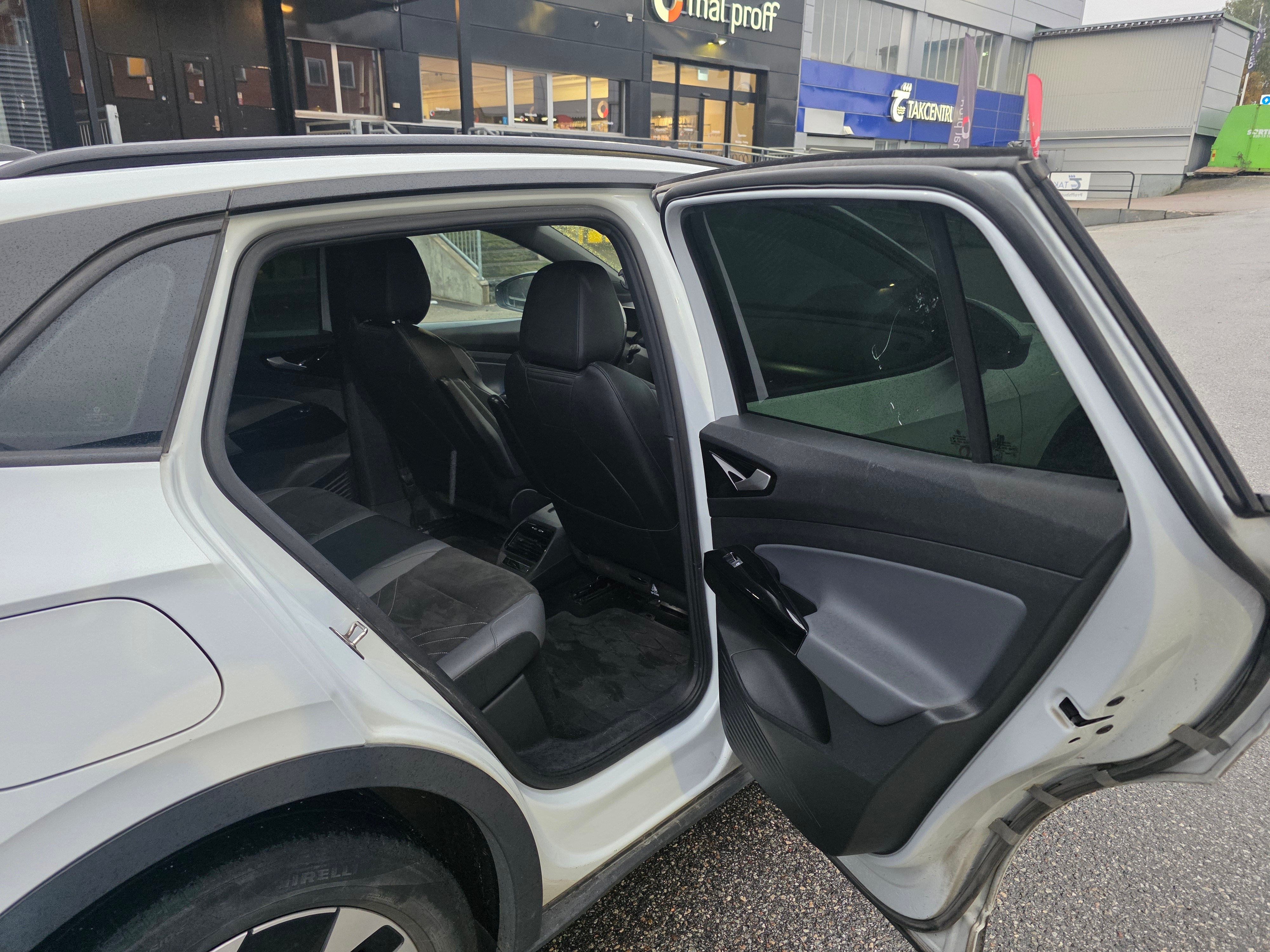 Volkswagen ID.4 Pro Performance 2022, bild 6/9