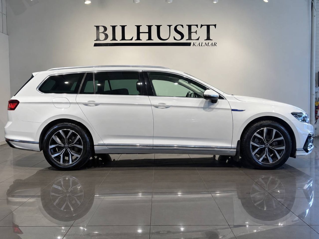 Volkswagen Passat GTE 2022, bild 2/10