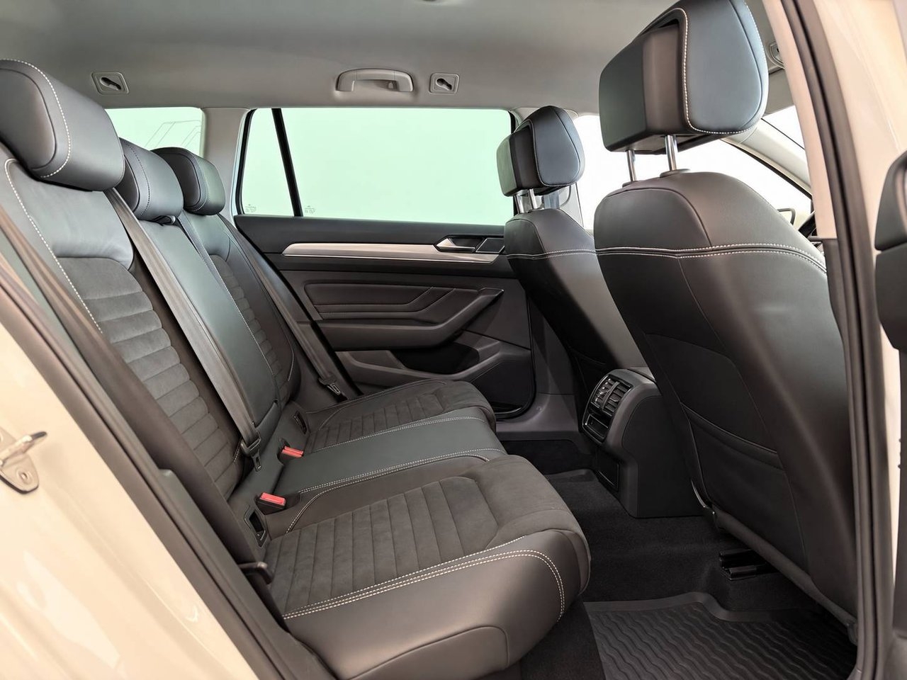 Volkswagen Passat GTE 2022, bild 7/10