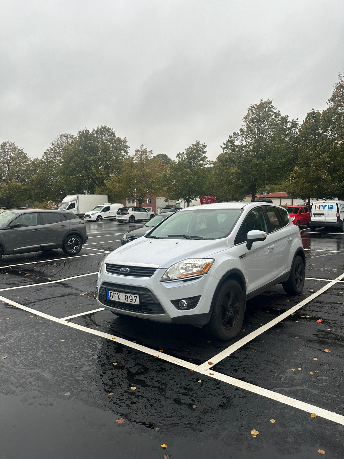 Ford Kuga 2.0 TDCi Manuell 2013, bild 2/8