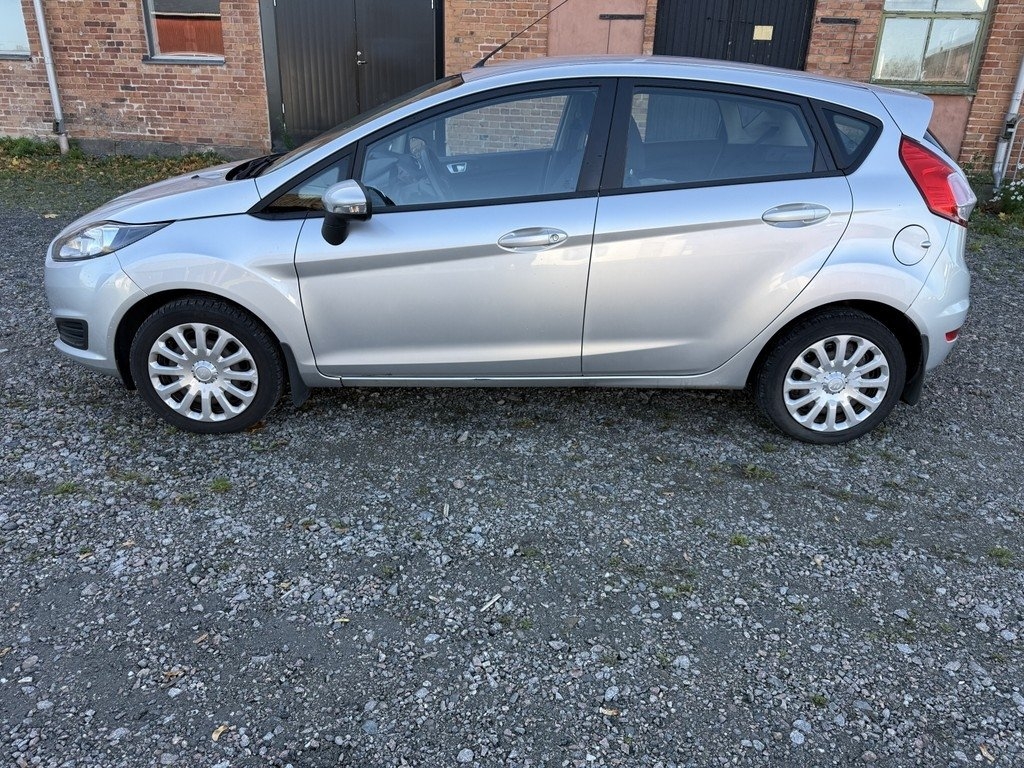 Ford Fiesta 1.25 Trend 2013, bild 2/9