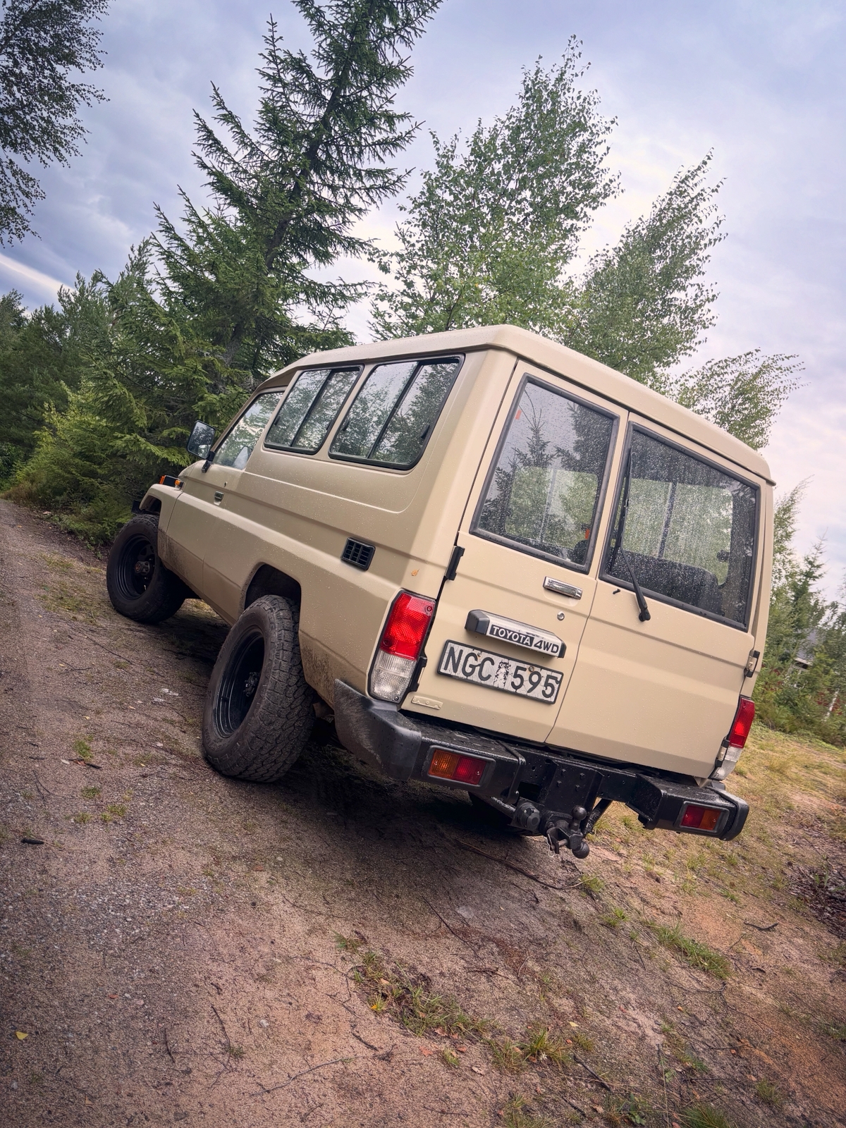Toyota Land Cruiser 1988, bild 2/5