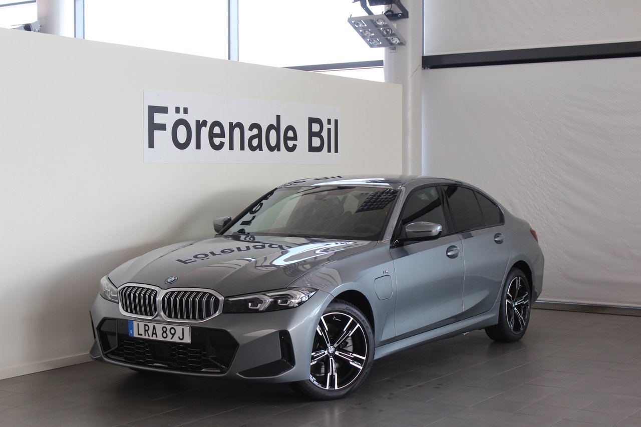BMW 330e